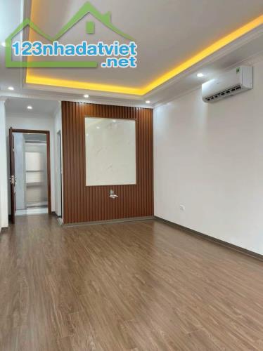 Cầu Giấy 40m2 , 6 Tầng ,  MT 3m6 ,  7tỷ9 TRUNG TÂM CẦU GIẤY - NGÕ THÔNG - Ô TÔ