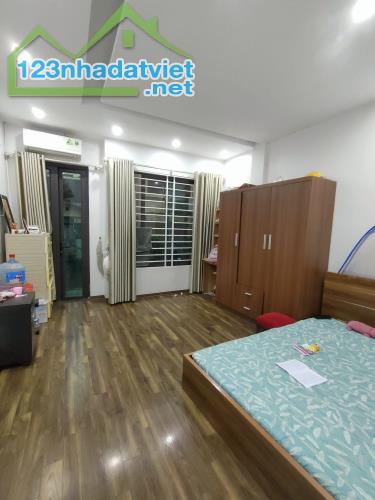 BÁN NHÀ NGÕ 409 KIM MÃ ĐƯỜNG TRƯỚC NHÀ OTO 7 CHỖ QUAY ĐẦU,DÂN XÂY,80M MẶT TIỀN 6.5M
