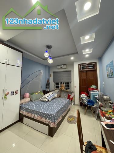 Bán nhà Nguyễn Lương Bằng, Đống Đa, ngõ nông rộng, nhà đẹp ở luôn 40 m2, 5 tâng chỉ 4.5 - 1