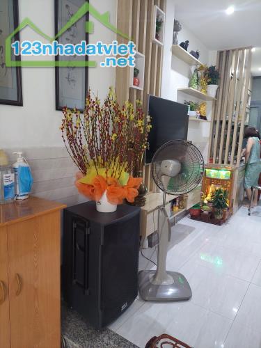 Định cư Bán gấp nhà Quận 10, 65m2, 4 tầng, cho thuê giá cao, chỉ 6 tỷ 900 - 3