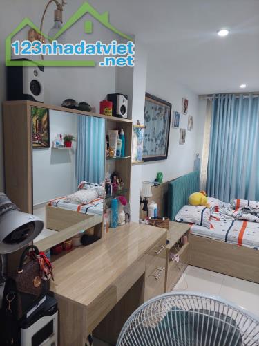 Định cư Bán gấp nhà Quận 10, 65m2, 4 tầng, cho thuê giá cao, chỉ 6 tỷ 900