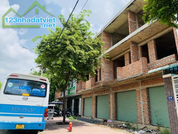 Bán nhà thô 1 trệt 2 lầu 90m2 mặt tiền N4 đối diện trường Song Ngữ, phường Bửu Long