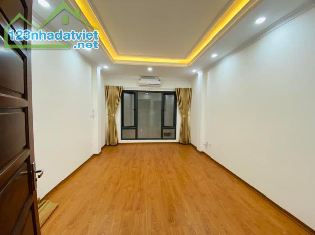 Bán nhà phố Đê La Thành Nhỏ (Xã Đàn), quận Đống Đa. 32 m2, 4.95 tỷ. - 2