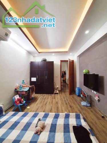 Bán Nhà Định Công Thượng DT 30m2 , 5 tầng , giá 3.55 tỷ - 3