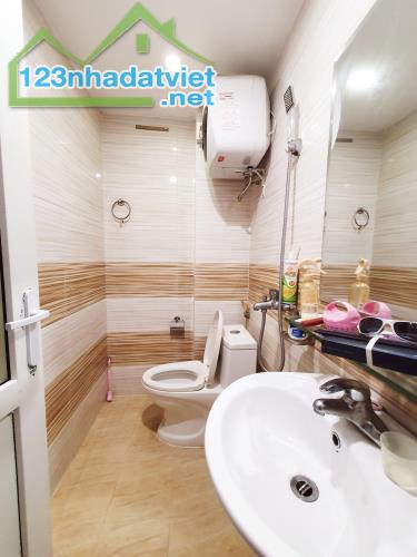 Bán Nhà Định Công Thượng DT 30m2 , 5 tầng , giá 3.55 tỷ - 4