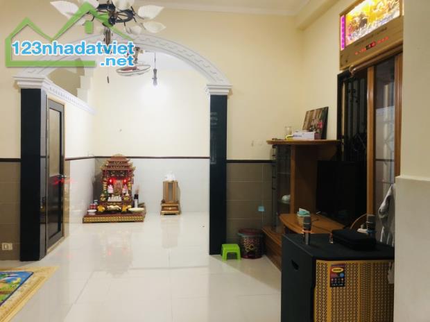 BÁN NHÀ MT Trung Mỹ Tây Ngang Bề thế 7m, tiện xây BT, VP... chỉ 9.9 tỷ (50tr/m2).