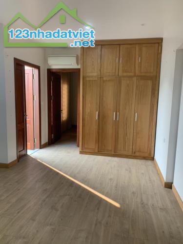 Cho thuê biệt thự KĐT Việt Hưng. S: 180m2. Hiện đã có đủ đồ cơ bản tiện nghi. - 3