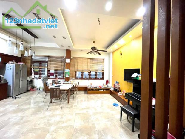 Rẻ nhất Quận – phân lô – ô tô tránh – Hoàng Quốc Việt – Cầu Giấy  81m2 – 5 tầng , chỉ 10tỷ