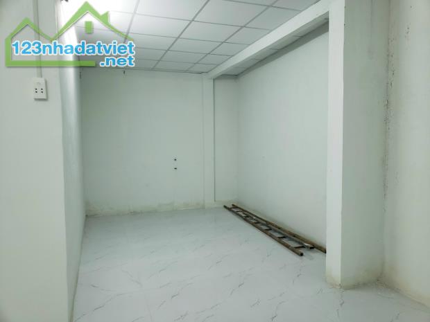 Bán nhà HXH Hòa Bình,P.Hiệp Tân,Q.Tân Phú,dt: 4 nở hậu 7 x 15 (70m2) nhà cấp 4 - 4 tỷ 7. - 5