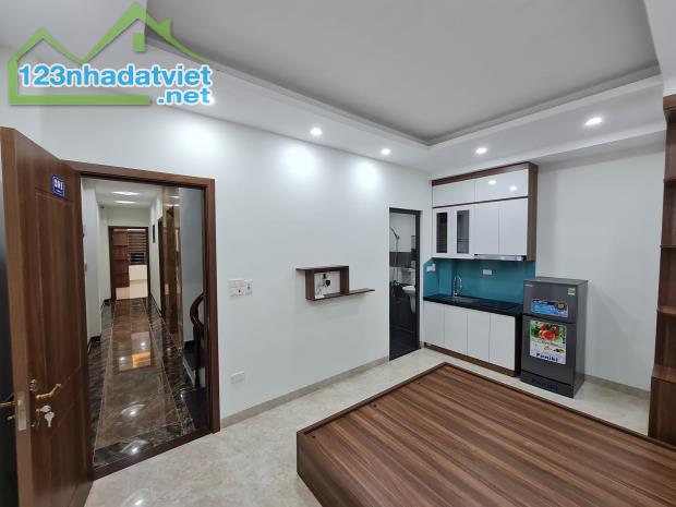 DÒNG TIỀN 2,2 TỶ/NĂM - Bán nhà Phùng Khoang 120m2, 7 tầng thang máy, MT 7.6m chỉ 18.9 tỷ.
