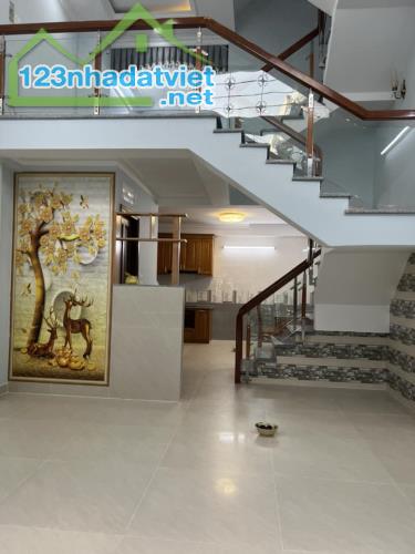 Giảm sâu 3 tỷ bán gấp nhà HXH Cao Thắng, 77m2, 6 phòng ngủ, chỉ 12 tỷ 200 - 2