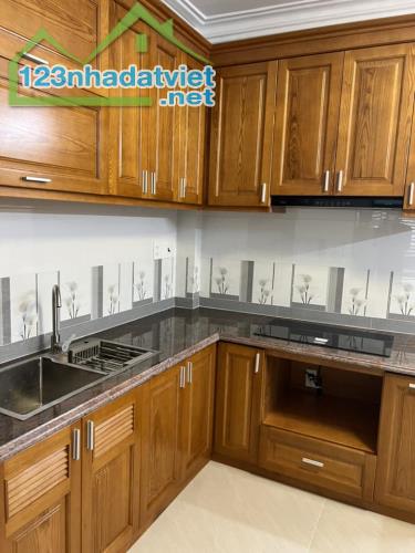 Giảm sâu 3 tỷ bán gấp nhà HXH Cao Thắng, 77m2, 6 phòng ngủ, chỉ 12 tỷ 200 - 1