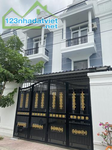 Nhà phố đẹp vị trí đắc địa 1 trệt lửng 1 lầu 3pn, trung tâm Tp Bến Tre,sổ hoàn công đầy đủ