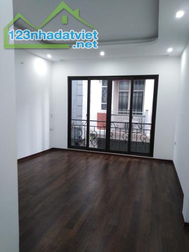 Bán nhà giá đầu tư Trương Công Giai – 115m2 , MT hơn 5m chỉ 9,5 tỷ .