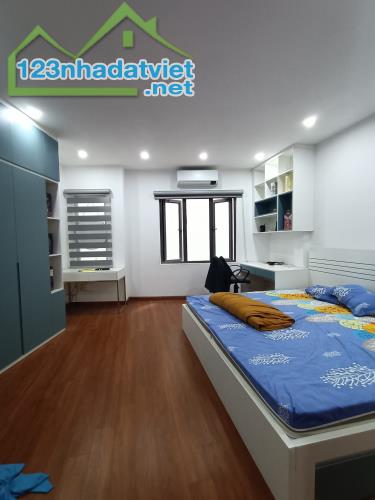 Bán nhà Trần Duy Hưng Cầu Giấy. 52m x5t, mt 3,8m. giá 7,8 tỷ