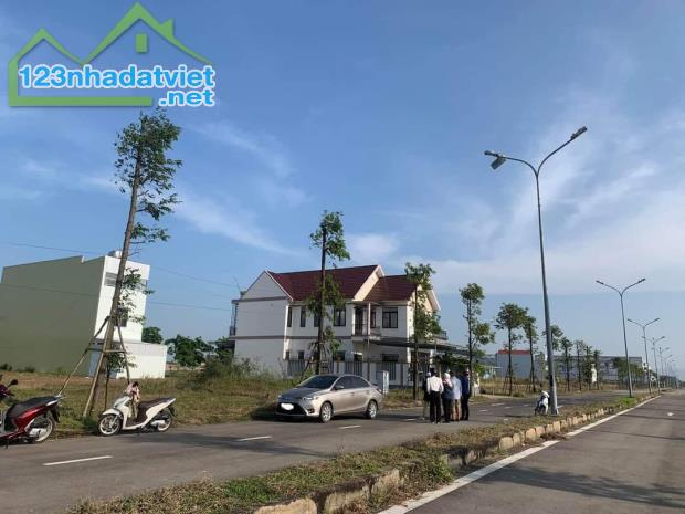 Chủ bị ngợp ngân hàng, cần tiền ra nhanh 2 lô liền kề hướng nam, diện tích 250m2, giá 2tyX - 4