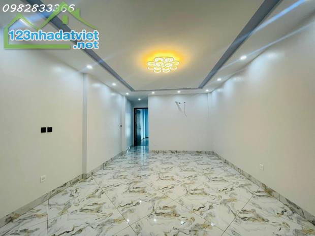 ⚜️ Bán Nhà Mặt phố Hoàng Mai, 61m2 6T Thang máy, Gara, MT 4.5m, Chỉ 12.7 Tỷ ⚜️ - 2