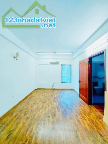 ⚜️ Bán nhà Mặt Phố Cát Linh, Đống Đa, 27m2 3T MT 3.7m, Chỉ 10.4 Tỷ ⚜️ - 3