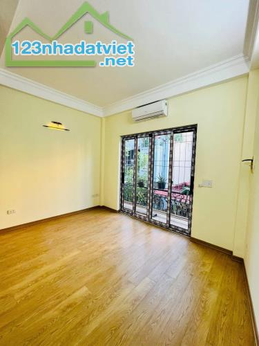 ⚜️ Bán nhà Mặt Phố Cát Linh, Đống Đa, 27m2 3T MT 3.7m, Chỉ 10.4 Tỷ ⚜️ - 4