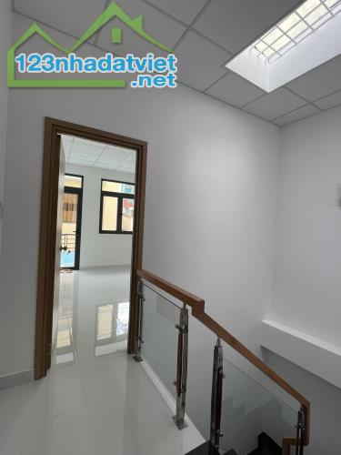 HÀNG THƠM - GIÁ RẺ - NHÀ SƯ VẠN HẠNH QUẬN 10 - MỚI TINH 3 TẤM- HXH CHỈ 7.250 TỶ - 2