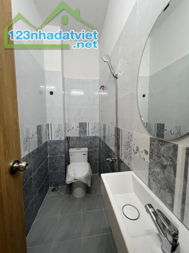 HÀNG THƠM - GIÁ RẺ - NHÀ SƯ VẠN HẠNH QUẬN 10 - MỚI TINH 3 TẤM- HXH CHỈ 7.250 TỶ - 1