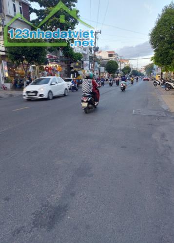 Cần cho thuê nhà 1 trệt 1 lầu mặt tiền Thủ Khoa Huân gần ngã tư Thủ khoa huân - Trần Hưng