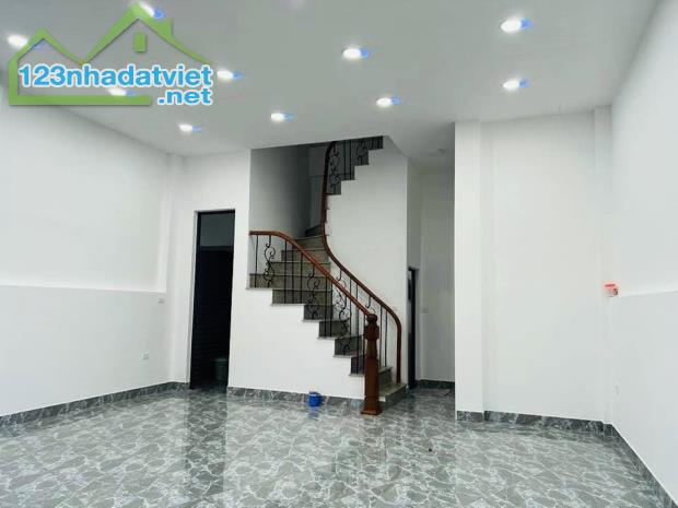 Bán gấp nhà mặt phố Trần Khát Chân, quận Hai Bà Trưng, Hà Nội 70m2* 5 tầng, MT 6.5m, giá 2 - 3