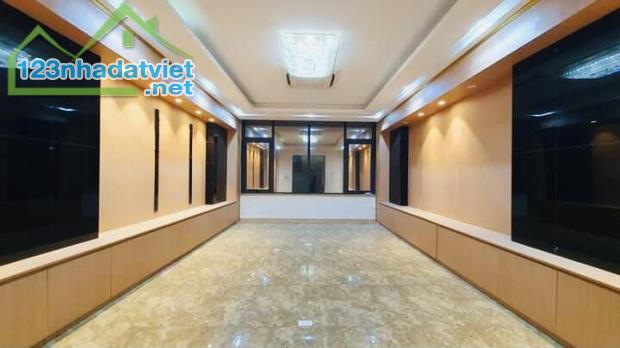 ⚜️ Bán Nhà Mặt Phố Trung Kính, Cầu Giấy, 65m2 6T MT 6m, Chỉ 31 Tỷ ⚜️