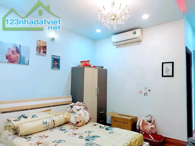 Chỉ  7 tỷ có ngay căn nhà 5 Tầng Hẻm Xe Hơi - Khu Vip  Quận Tân Phú . - 2