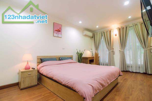 Bán Nhà quận Ba Đình, view hồ, 112m 7T, KD đỉnh, giá 58 tỷ. LH 034.915.7982.