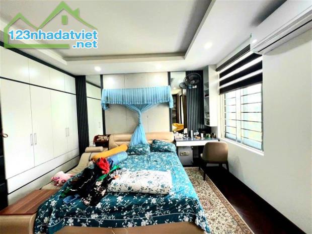 Bán nhà phân lô ngõ 2 Giảng Võ 61m2, xây 5 tầng, mặt tiền 5,6m, view vườn hoa, Giá 23,2 tỷ - 4