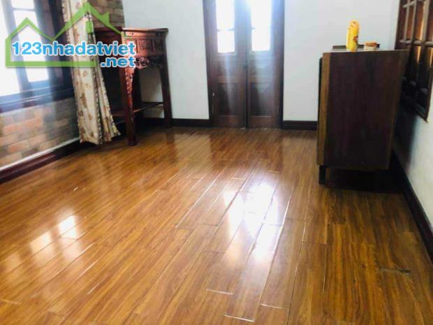 Bán nhà Phùng Chí kiên  60m2 – 6 Tầng – Ô tô đỗ cửa – 10 tỷ .