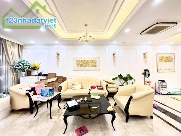 HƠN 23 TỶ MẶT PHỐ ĐỘI CẤN ĐOẠN CỰC KỲ ĐẸP LÔ GÓC 68m2 x 5 TẦNG MT 5.5m KINH DOANH SỔ VUÔNG - 1
