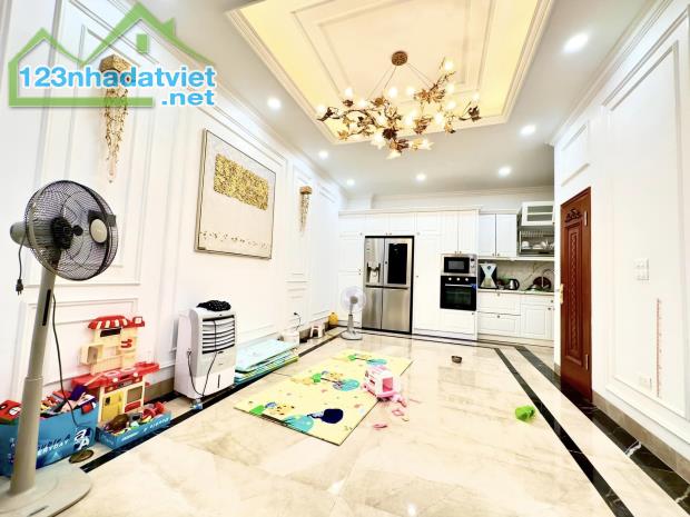 HƠN 23 TỶ MẶT PHỐ ĐỘI CẤN ĐOẠN CỰC KỲ ĐẸP LÔ GÓC 68m2 x 5 TẦNG MT 5.5m KINH DOANH SỔ VUÔNG - 2