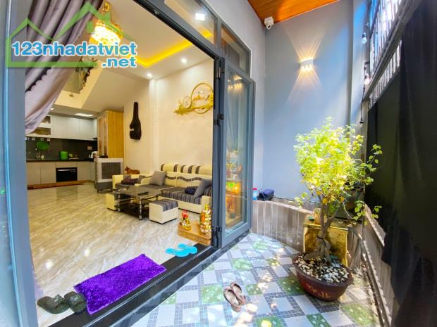 Q. Hải Châu, Gần Cầu Rồng - Sân Bay, DT 55m2, vào ở ngay, chỉ 2.8 tỷ (0935621182)