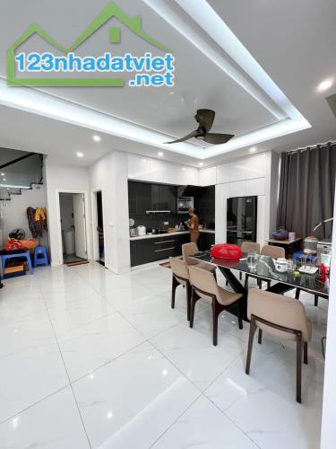 Bán gấp căn biệt thự Phú Lương giáp Văn Phú, 238 m2, 3,5 tầng, giá 20,5 tỷ - 1
