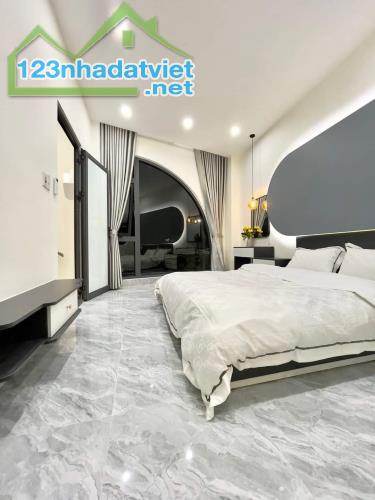 Nhà 2 mặt tiền - 3 tầng - 3 phòng ngủ - Diện tích : 65m2 - Đường Nguyễn Xí - Hòa Minh.