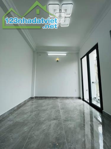 Nhà Mặt Tiền Kinh Doanh, Nguyễn Trọng Tuyển, P.15, Phú Nhuận, 102m2, 3 Tầng, Nhỉnh 24 Tỷ