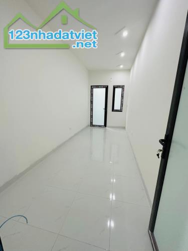 Nhà mới Koong 32m2 x 2 tầng Vĩnh Hưng, ô tô cách nhà 20m, hàng xóm cực kỳ tốt tính