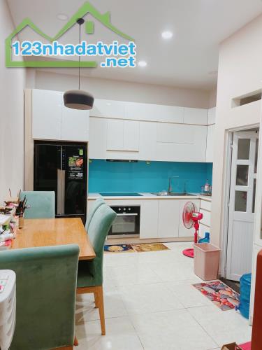 Nhà đẹp, 5 tầng, Giá rẻ nhất Tân Chánh Hiệp Q12, Đủ nội thất, chỉ vào ở, nhỉnh 6 tỷ.