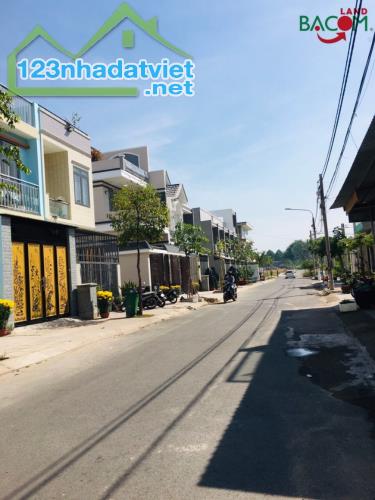 Bán đất 80m2, SHR full thổ cư, đường ô tô rộng rãi thông bàn cờ, gần chợ ( P. Bửu Long ) - 2