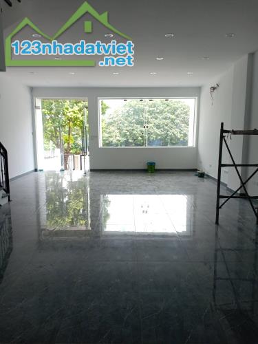 Cho thuê nhà riêng Trần Kim Xuyến, Cầu Giấy 70m2x4T thông sàn, nhà mới sơn sửa - 1