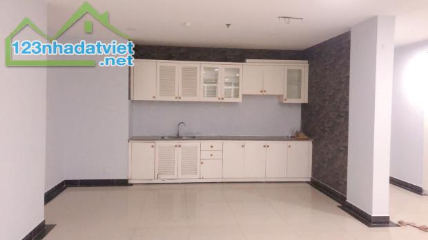 Cần cho thuê gấp căn hộ Hoàng Anh Giai Việt Quận 8, Dt : 150 m2, 3PN, 2WC, Giá : 13 tr/th - 1