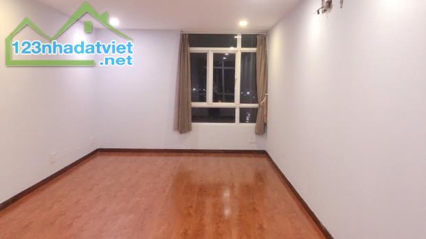 Cần cho thuê gấp căn hộ Hoàng Anh Giai Việt Quận 8, Dt : 150 m2, 3PN, 2WC, Giá : 13 tr/th - 2