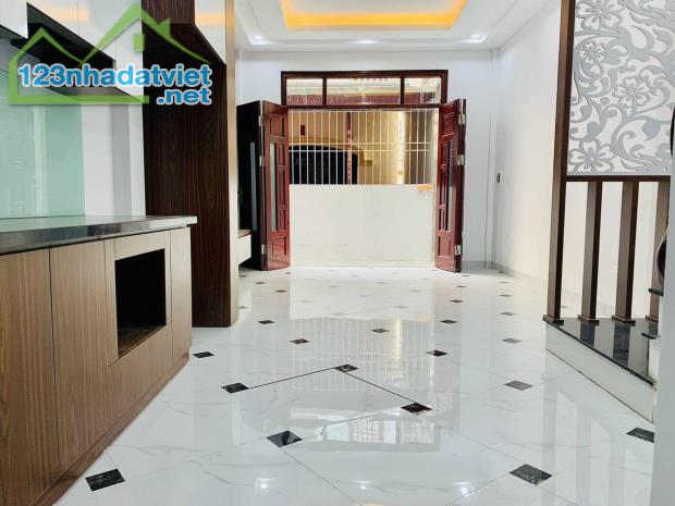 Bán nhà Trịnh Văn Bô, Xuân Phương, Nam Từ Liêm 32M 5 Tầng, nội thất đẹp 4.4 tỷ - 4