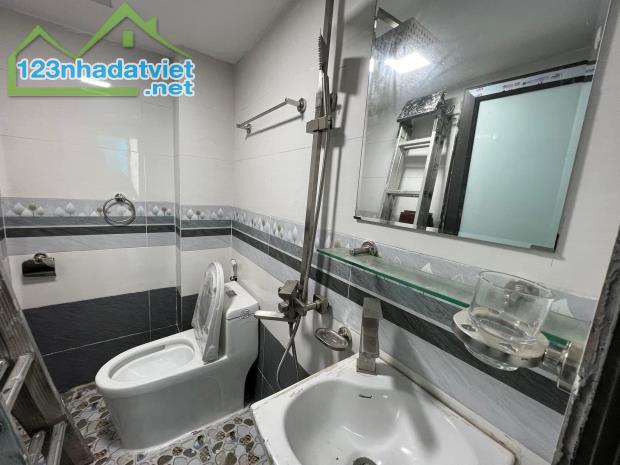 Bán nhà ngõ Thịnh Quang Đống đa  ngõ nông sổ vuông nhà đẹp 40m2 giá 5.98 tỷ