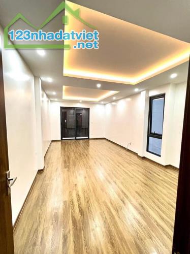 BÁN NHÀ ĐẸP 4T, 50M2 - SÁT PHỐ - Ô TÔ NHỎ LÙI CỬA - 10M RA MẶT PHỐ - ĐỦ TIỆN ÍCH - 1