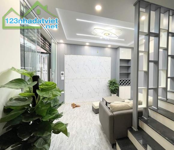 Bán nhà phố Tây sơn Đống đa ngõ nông sổ vuông nhà đẹp 42m2 giá nhỉnh 6 tỷ