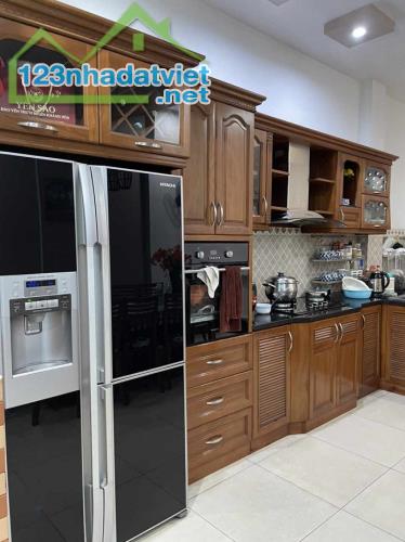 Nhà HXH ha 400tr, Hậu Giang, P4, Tân Bình, 91m2, 5 tầng, có hầ̀m, tặng nội thất. - 1