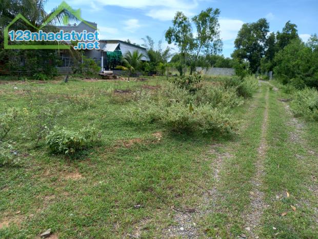 Đại Hạ Giá-Nhiều đất Sào.gần DT715,gần Trần Hữu Xoàng-Mũi Né(Thiện Nghiệp-Phan Thiết)